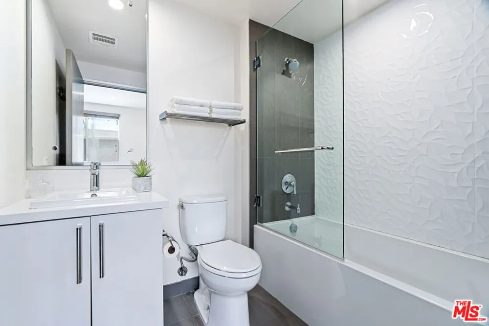 11764 Idaho Avenue #301 Los Angeles, CA 90025