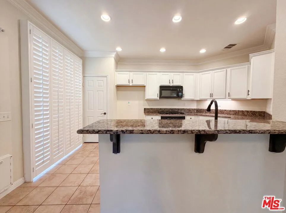 29202 Cowboy Court Valencia, CA 91354