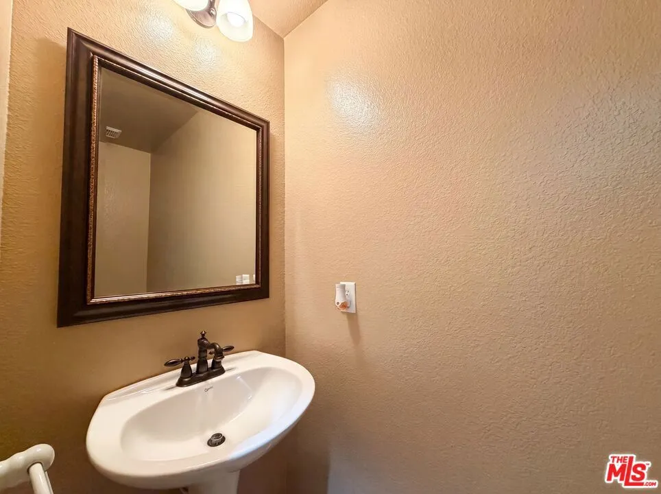29202 Cowboy Court Valencia, CA 91354