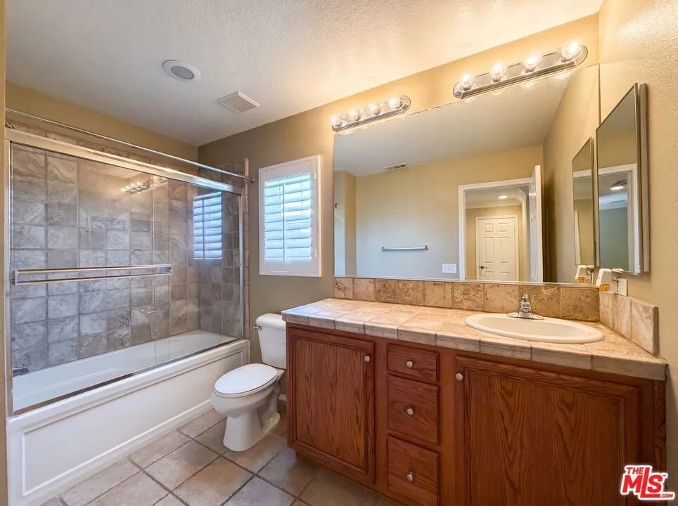 29202 Cowboy Court Valencia, CA 91354