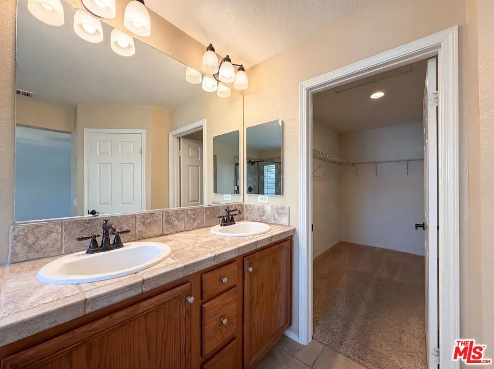 29202 Cowboy Court Valencia, CA 91354