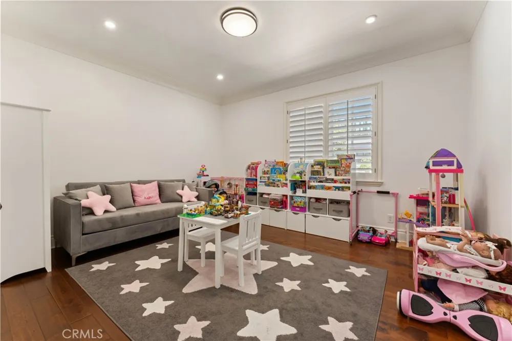 4358 Fairlawn Drive La Canada Flintridge, CA 91011