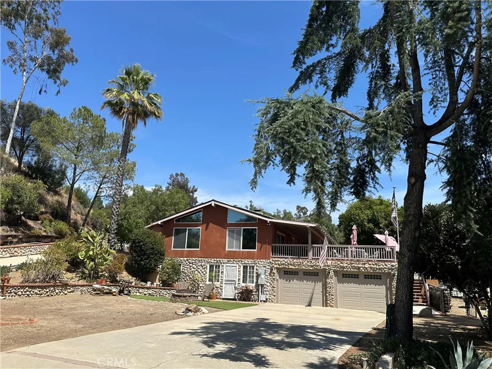 1026 Arnold Way Alpine, CA 91901