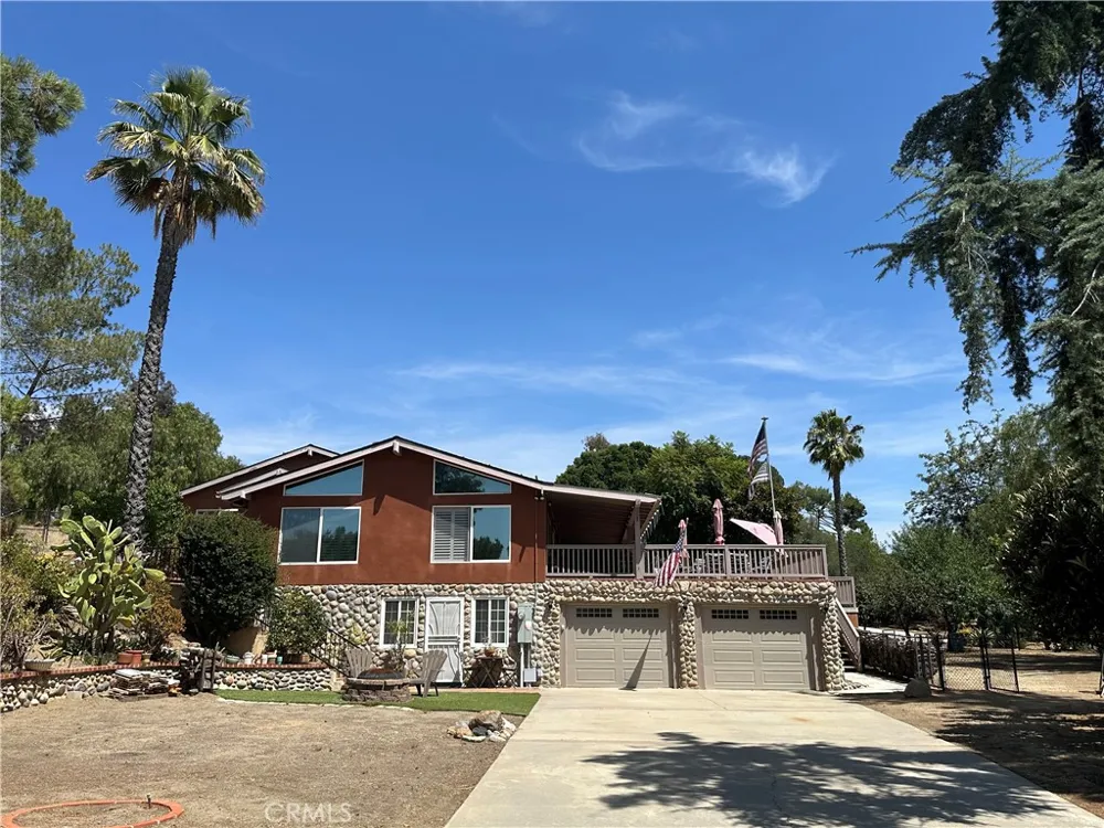 1026 Arnold Way Alpine, CA 91901