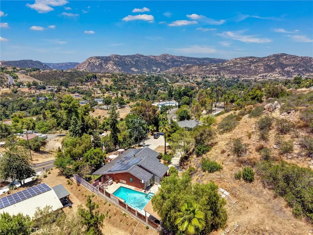 1026 Arnold Way Alpine, CA 91901
