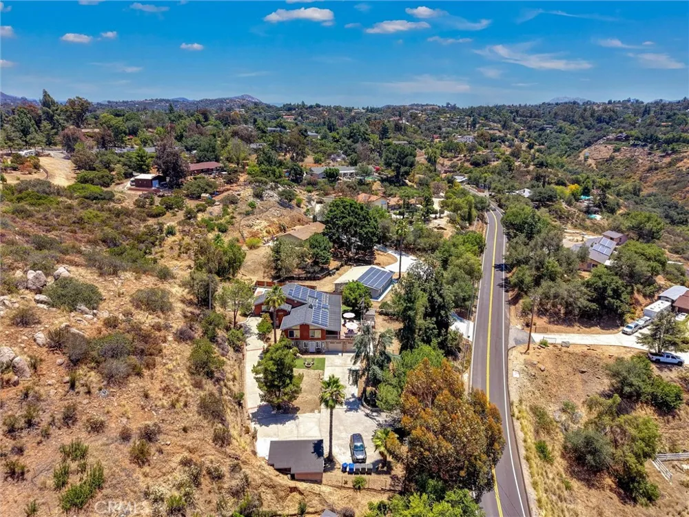 1026 Arnold Way Alpine, CA 91901