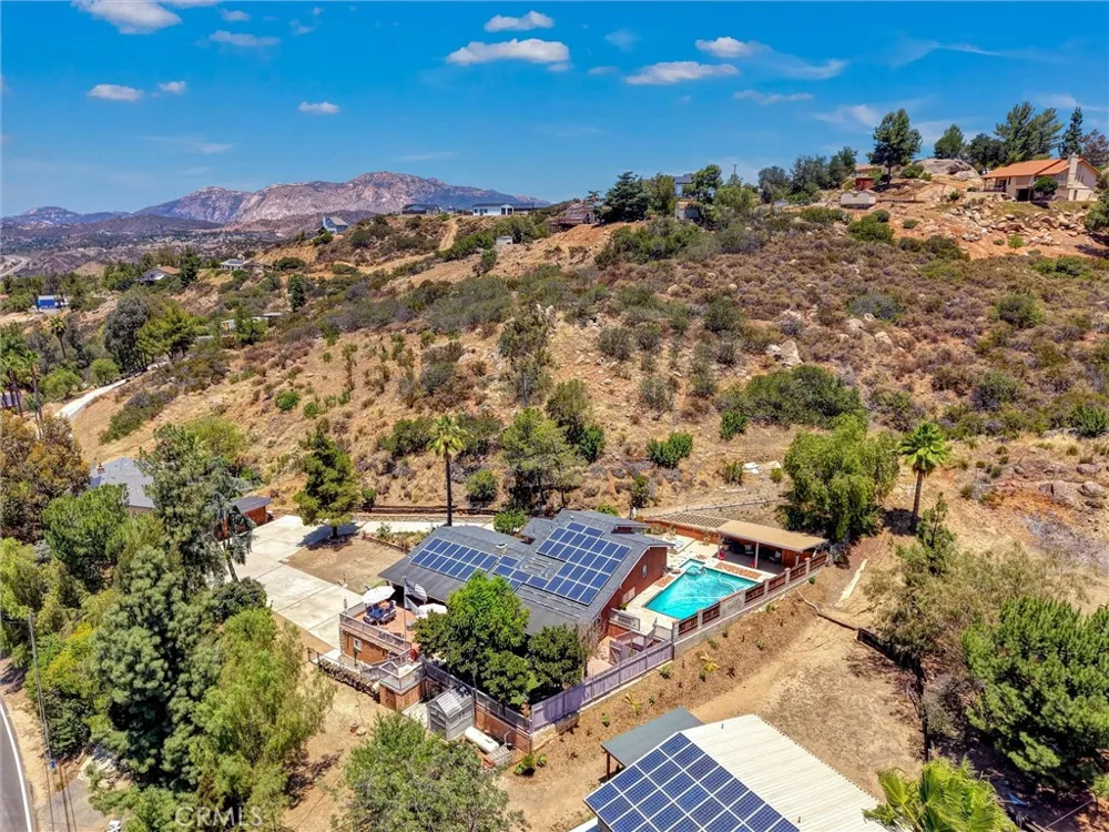 1026 Arnold Way Alpine, CA 91901