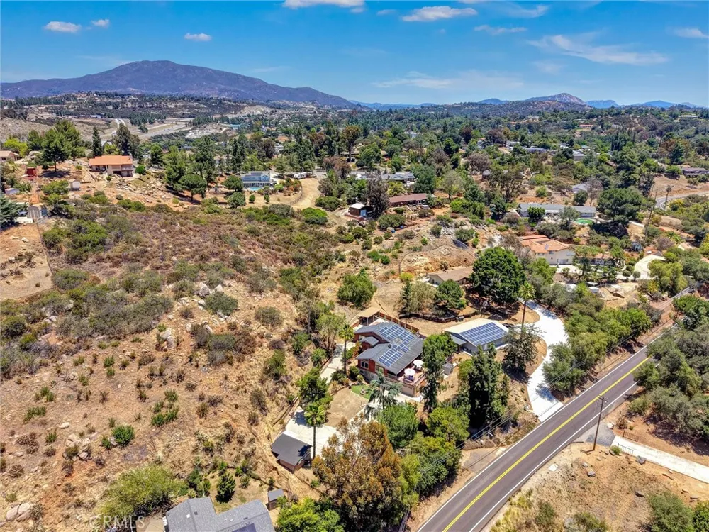 1026 Arnold Way Alpine, CA 91901
