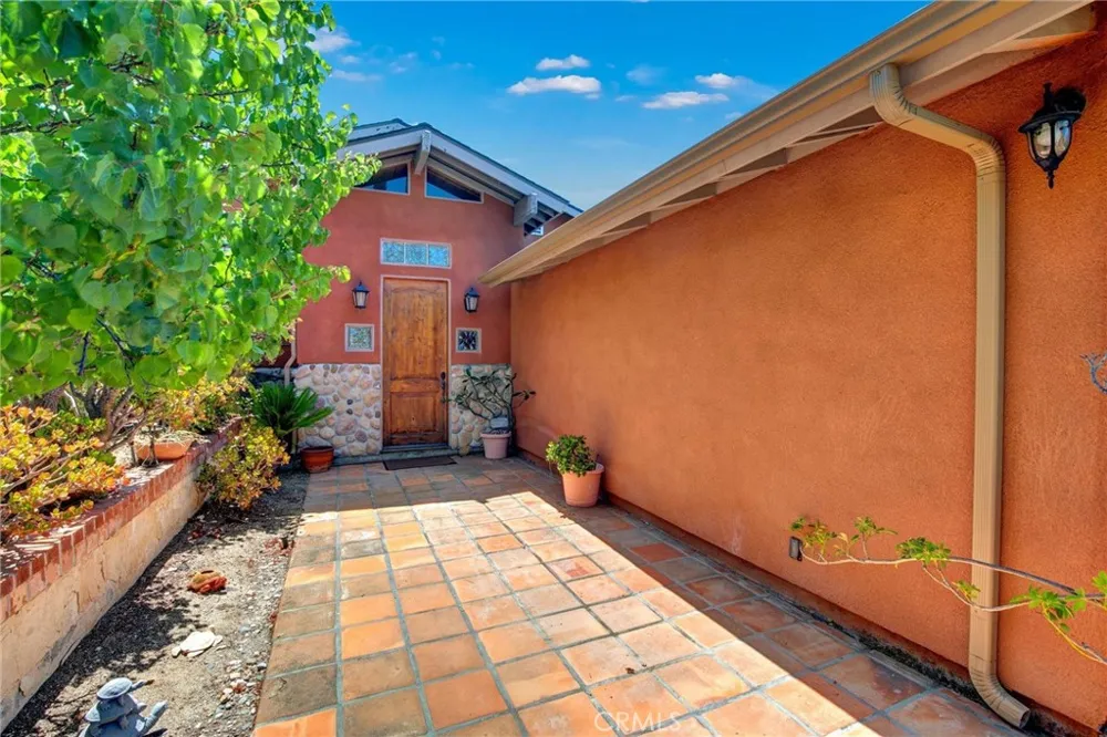 1026 Arnold Way Alpine, CA 91901