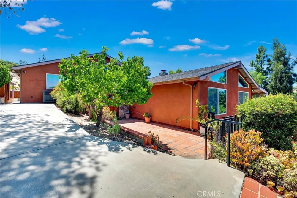 1026 Arnold Way Alpine, CA 91901