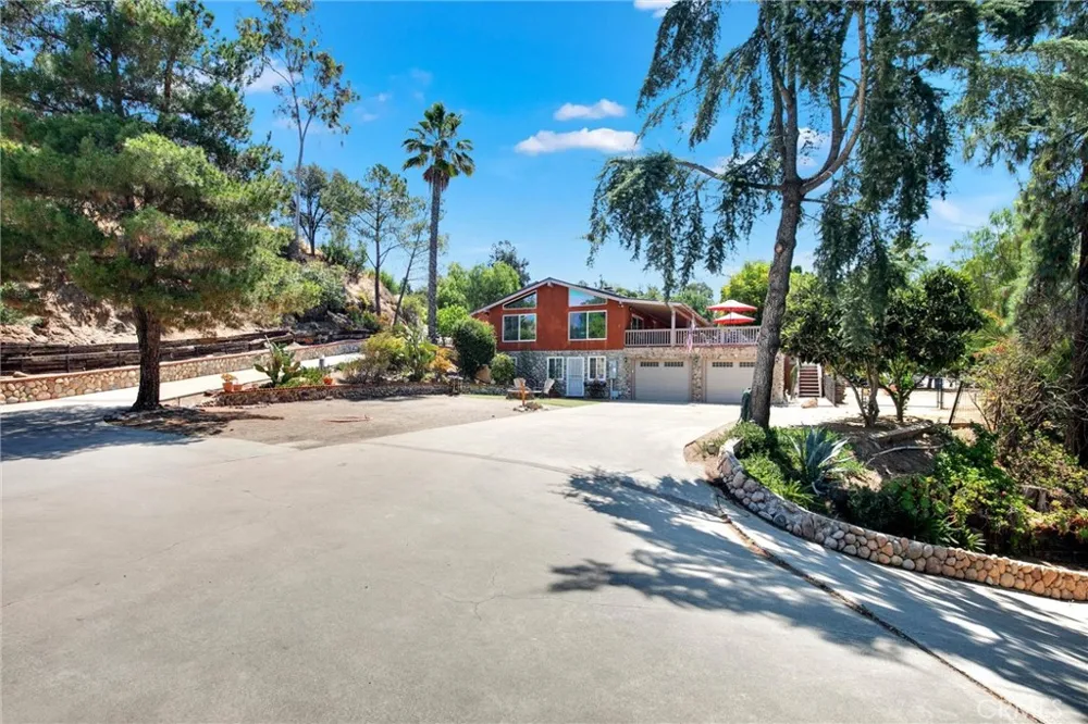 1026 Arnold Way Alpine, CA 91901