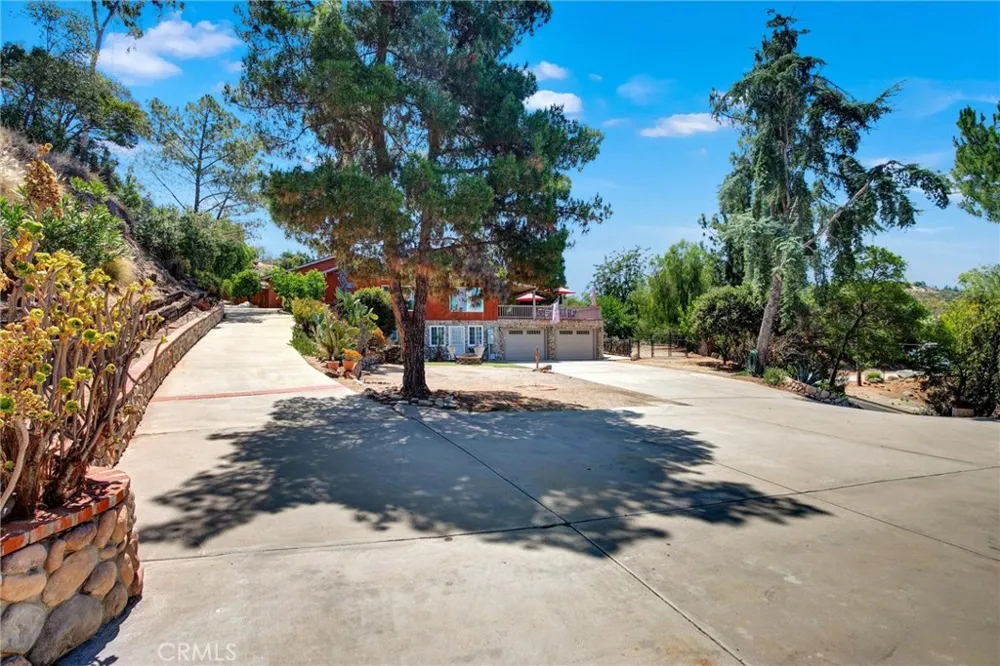 1026 Arnold Way Alpine, CA 91901