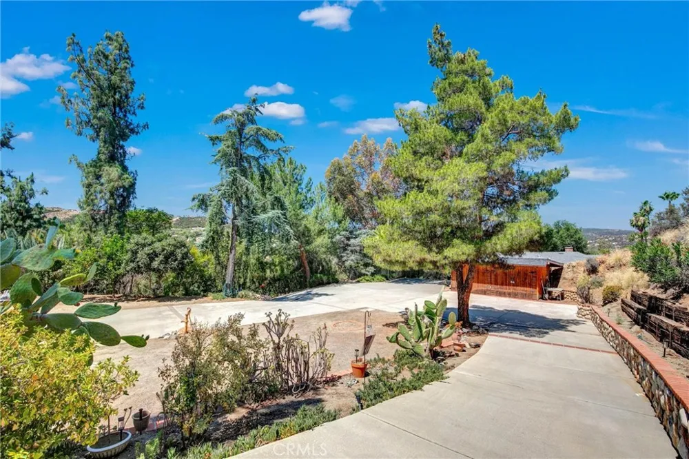 1026 Arnold Way Alpine, CA 91901