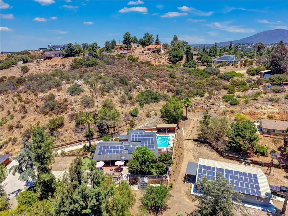 1026 Arnold Way Alpine, CA 91901