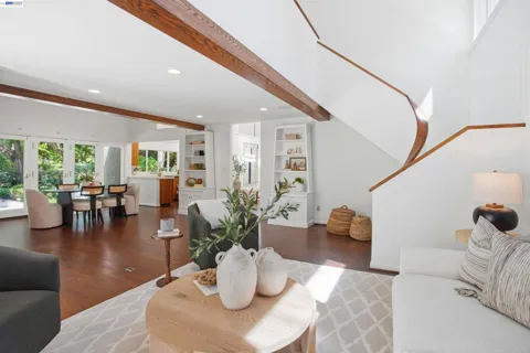 9368 Oakwilde Ave