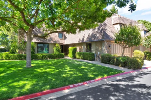 2828 W Compton Court