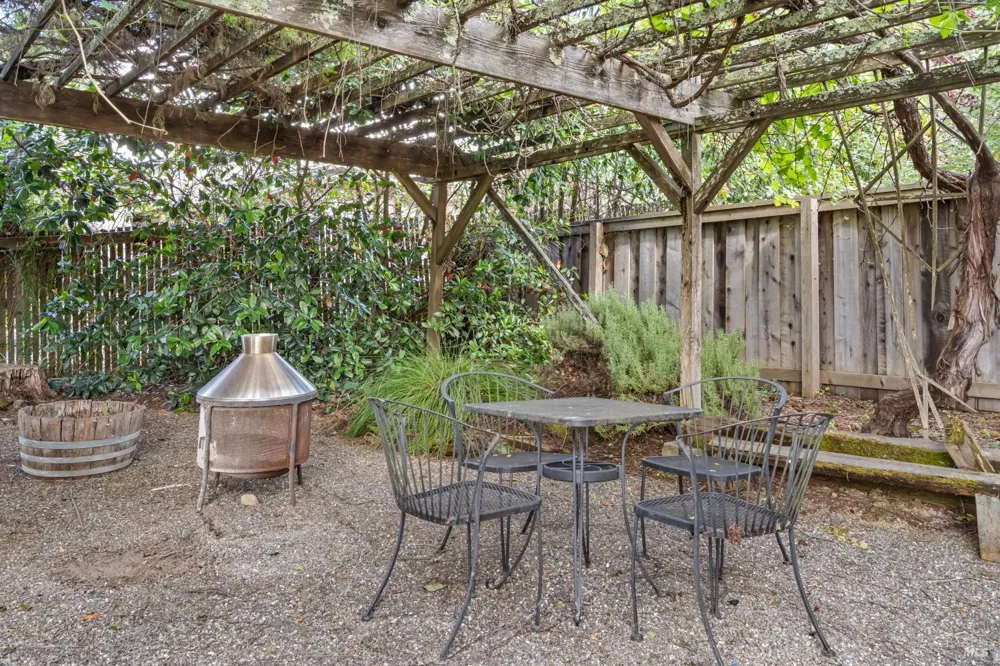 7361 Hidden Lake Road Forestville, CA 95436