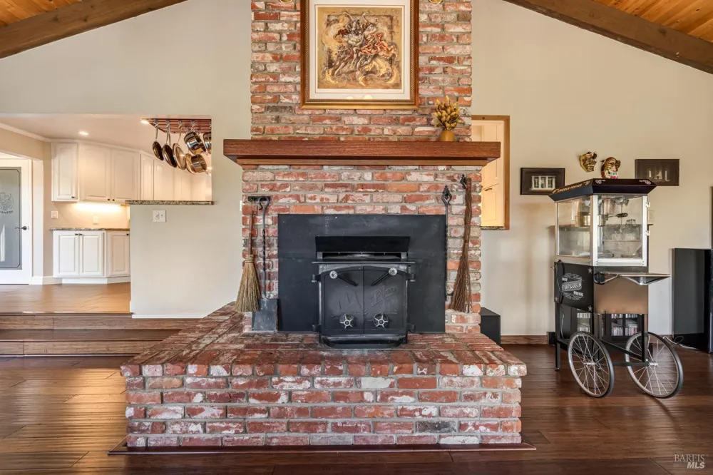 7361 Hidden Lake Road Forestville, CA 95436