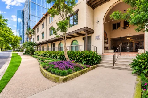 505 W 7th Street #308
