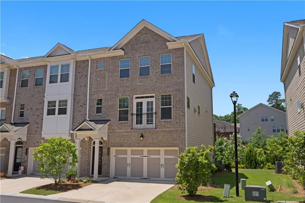 2042 Violet Lane Brookhaven, GA 30319
