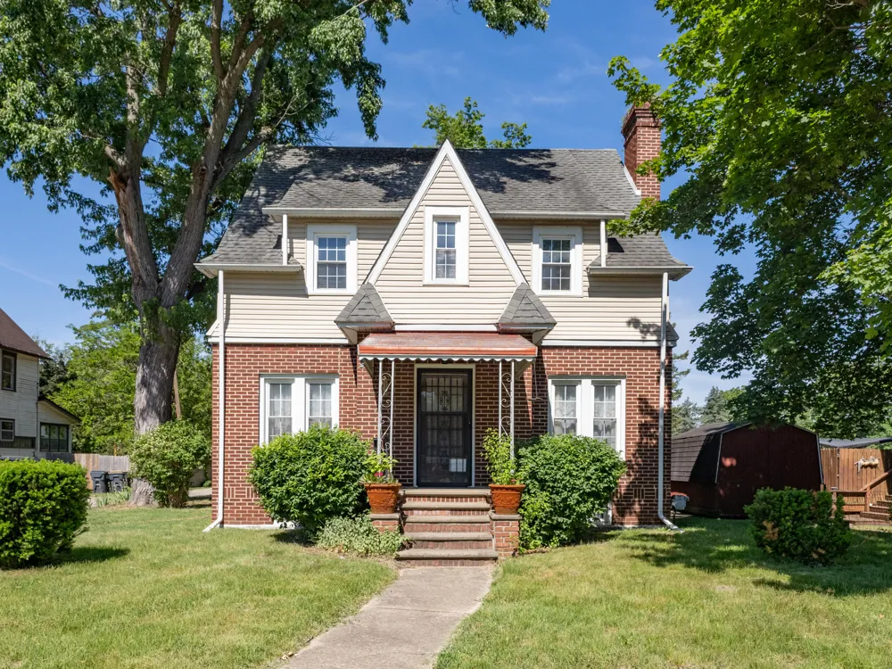 601 Kalamazoo Street Paw Paw, MI 49079