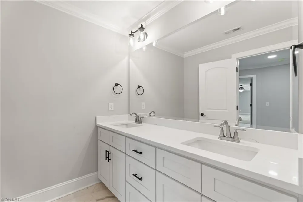 5477 Meadowlark Court Winston-Salem, NC 27106