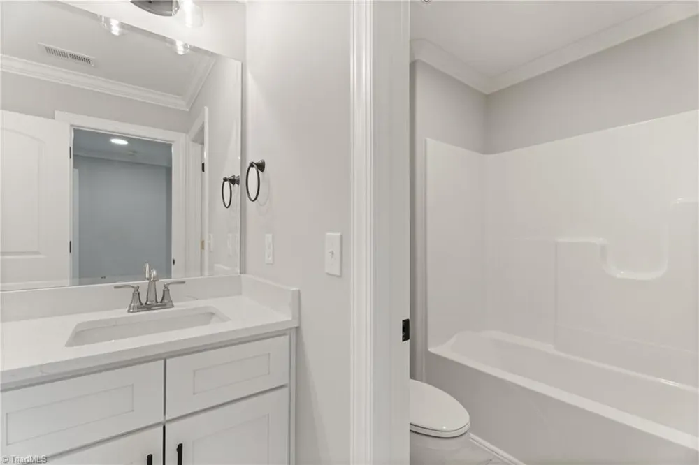 5477 Meadowlark Court Winston-Salem, NC 27106