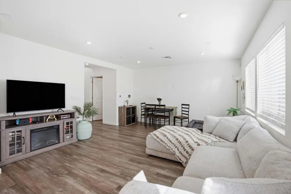 1809 Del Mar Drive Los Banos, CA 93635