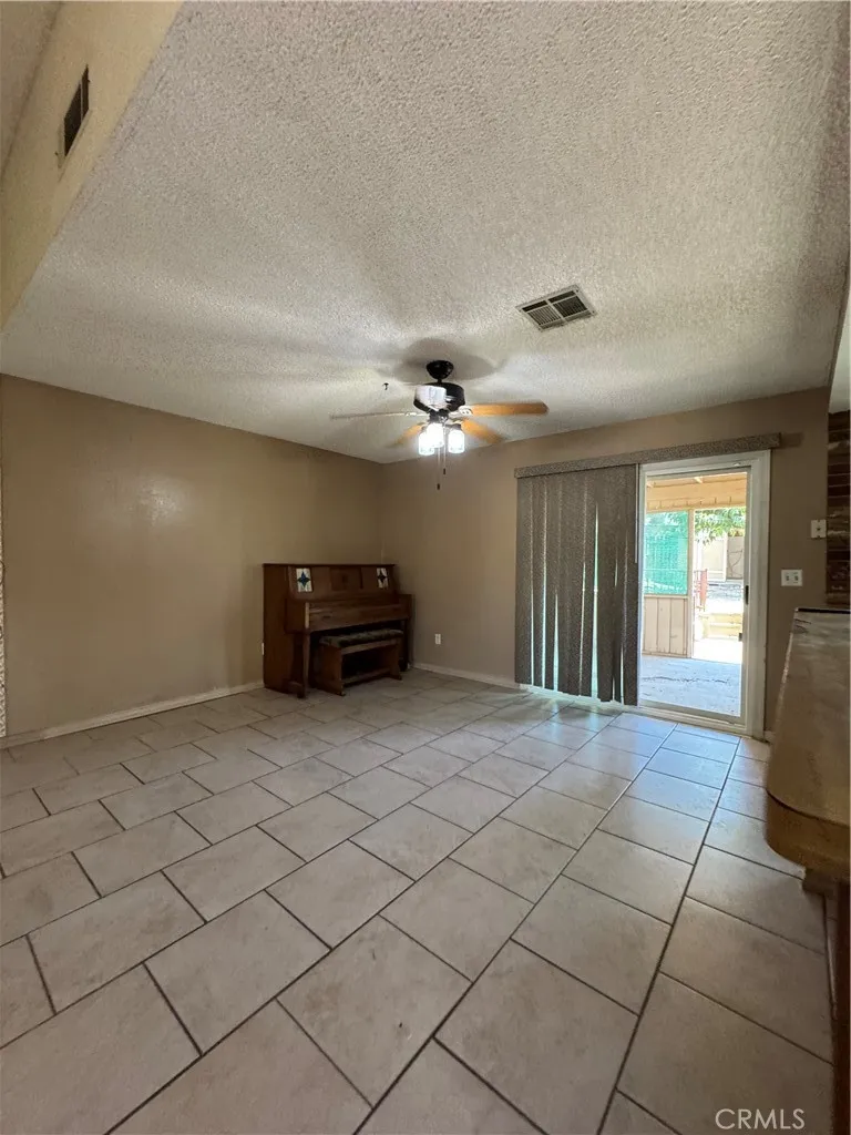 9765 Sycamore Fontana, CA 92335