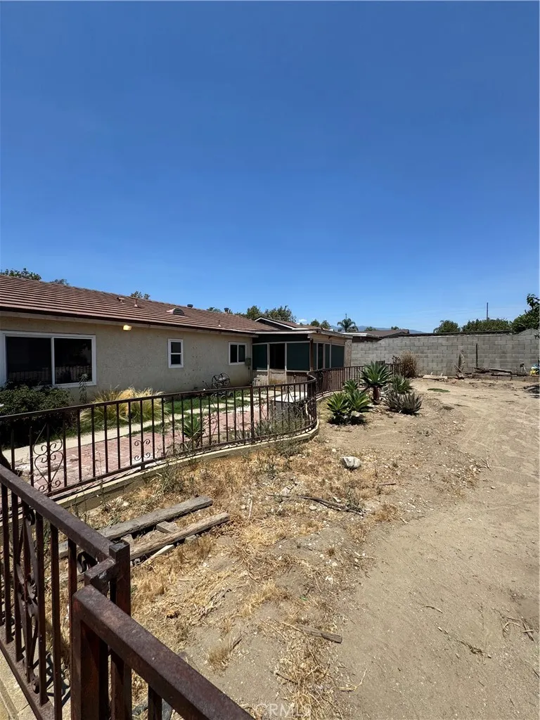 9765 Sycamore Fontana, CA 92335