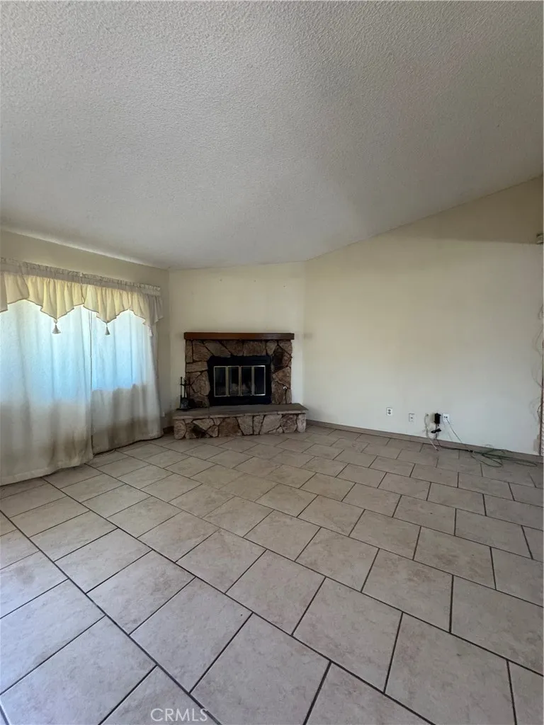 9765 Sycamore Fontana, CA 92335
