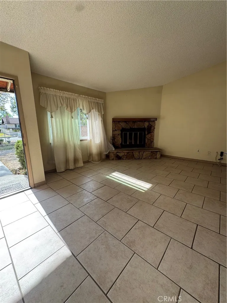 9765 Sycamore Fontana, CA 92335