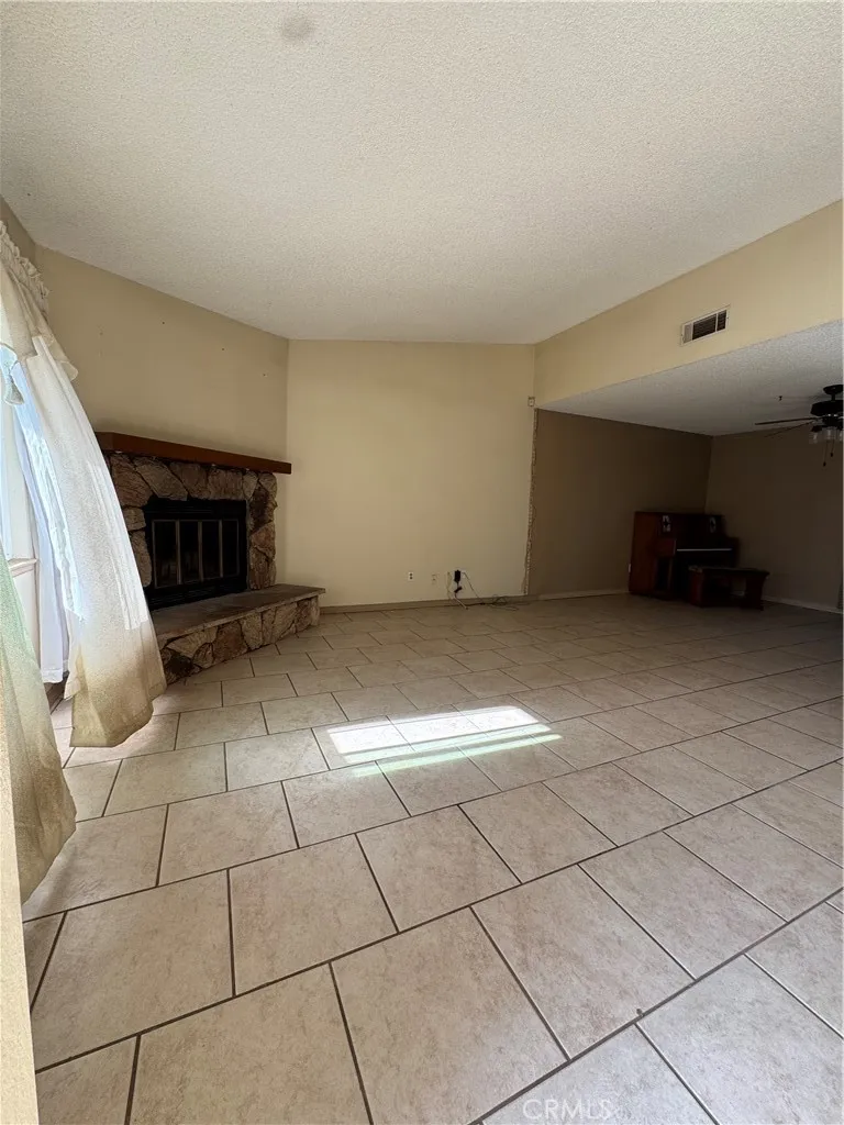 9765 Sycamore Fontana, CA 92335