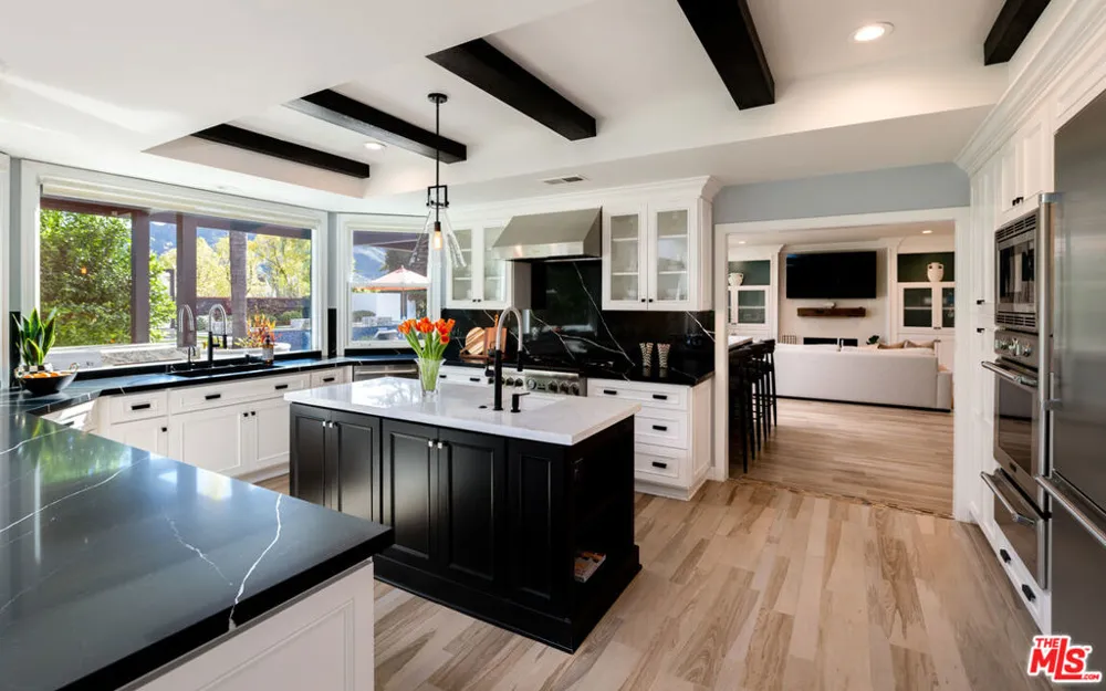 29402 Deerview Court Agoura Hills, CA 91301