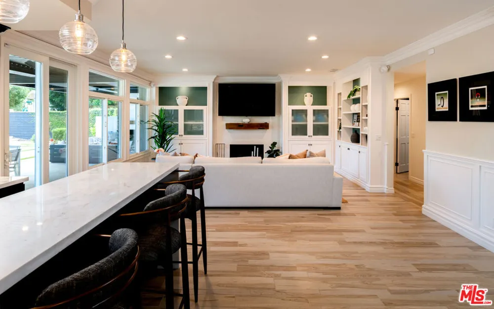 29402 Deerview Court Agoura Hills, CA 91301