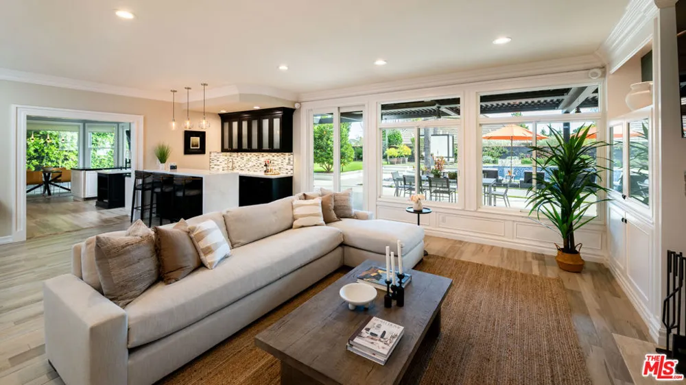 29402 Deerview Court Agoura Hills, CA 91301