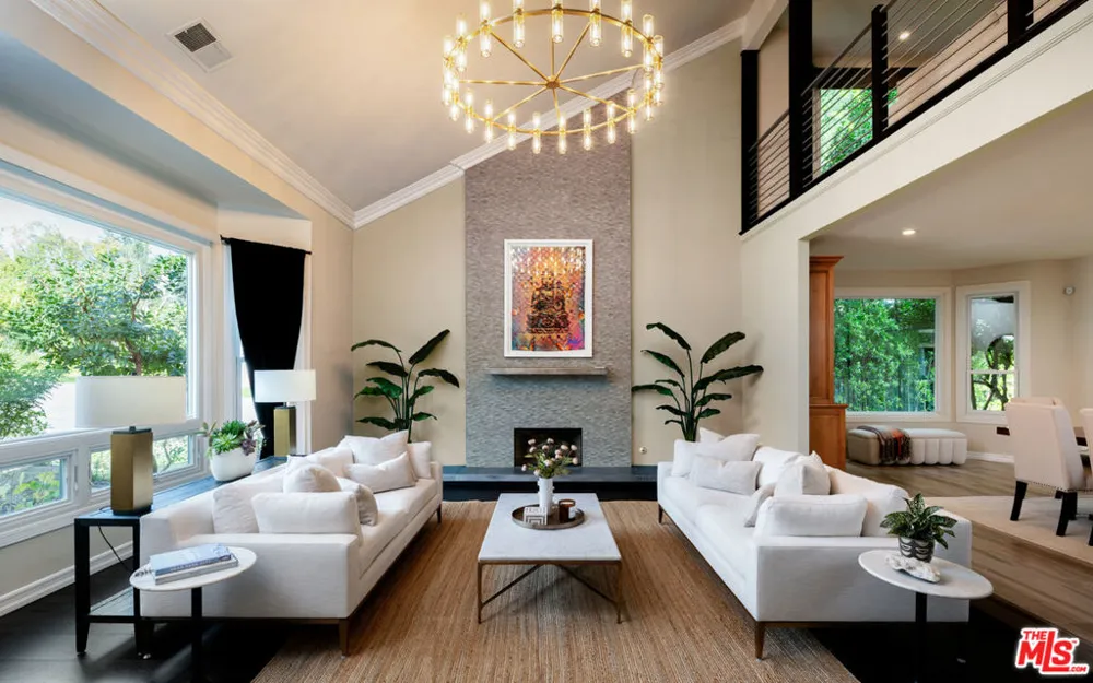 29402 Deerview Court Agoura Hills, CA 91301