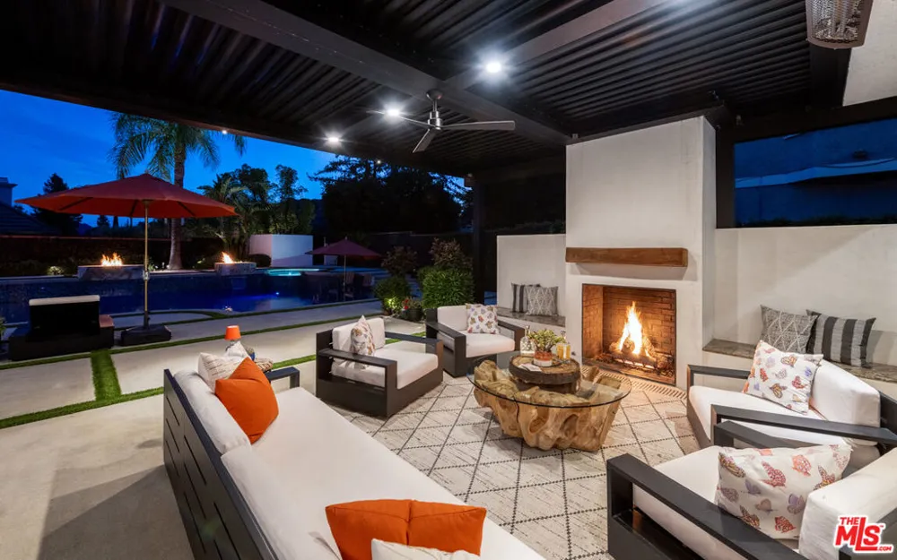 29402 Deerview Court Agoura Hills, CA 91301