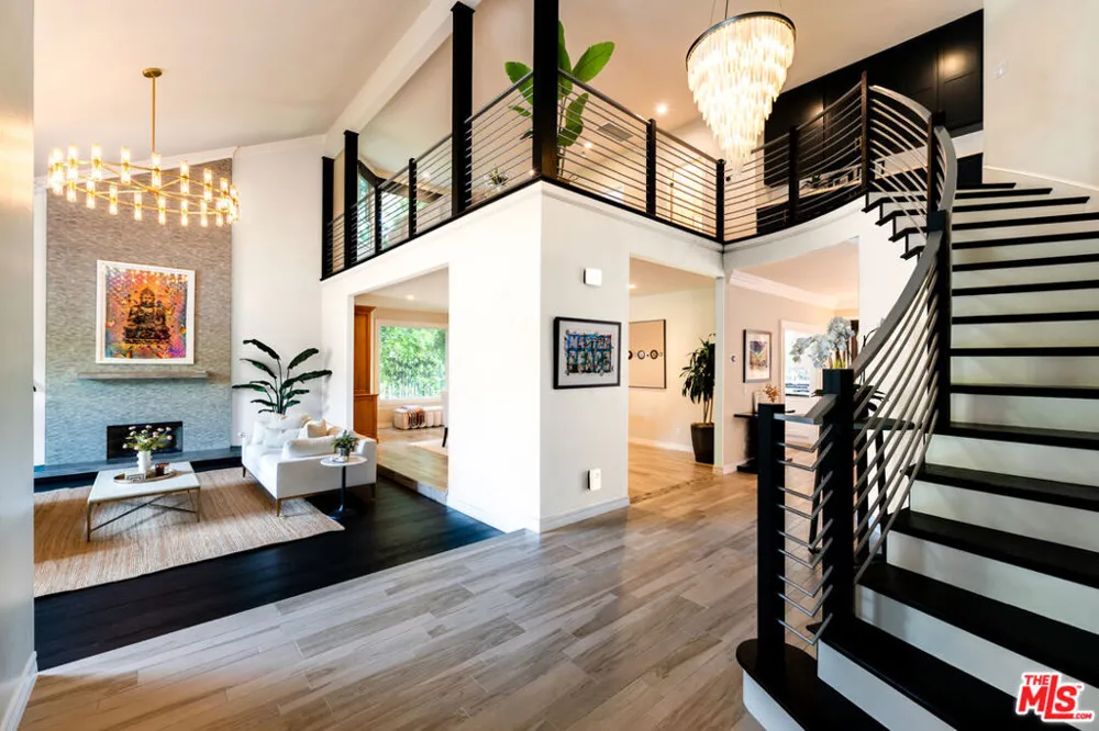 29402 Deerview Court Agoura Hills, CA 91301