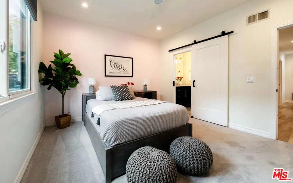29402 Deerview Court Agoura Hills, CA 91301