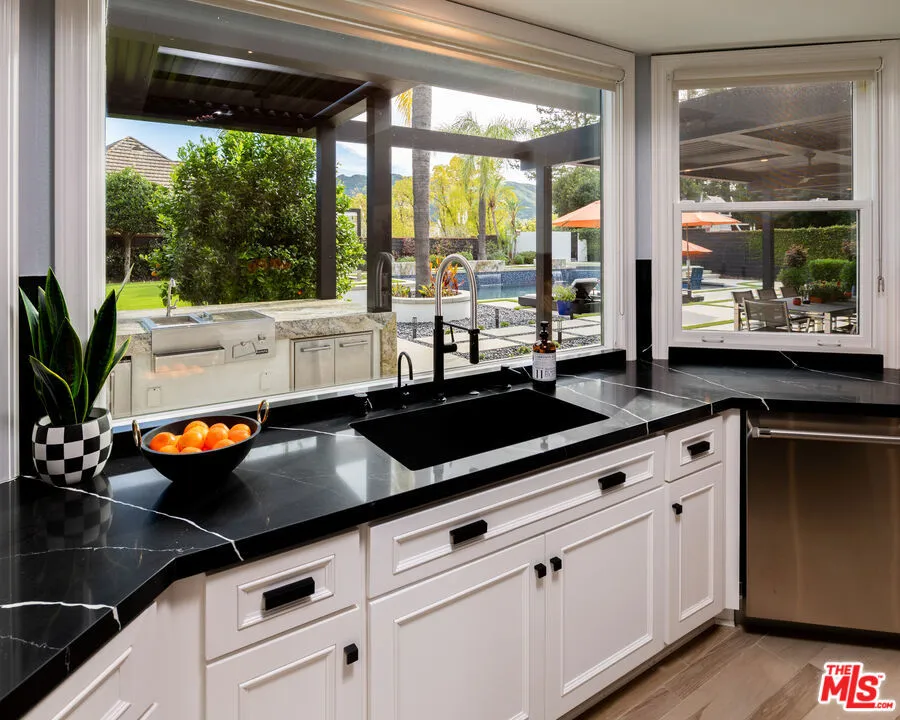 29402 Deerview Court Agoura Hills, CA 91301