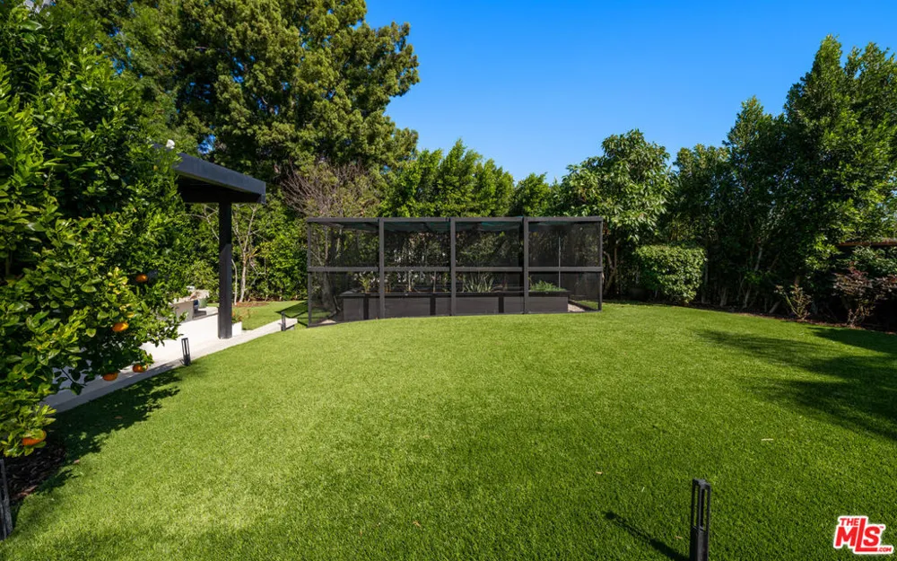 29402 Deerview Court Agoura Hills, CA 91301
