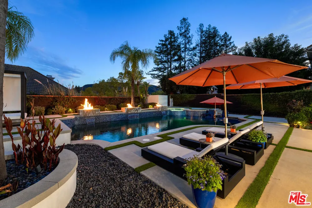 29402 Deerview Court Agoura Hills, CA 91301