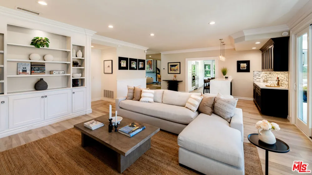 29402 Deerview Court Agoura Hills, CA 91301