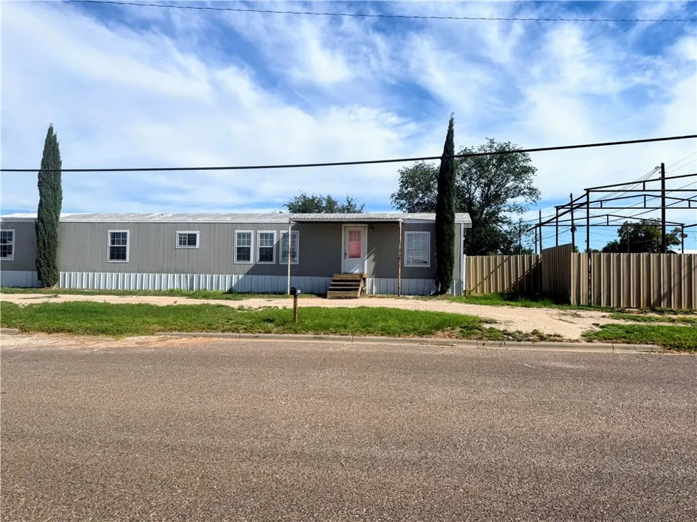 801 SW AVE A Andrews, TX 79714