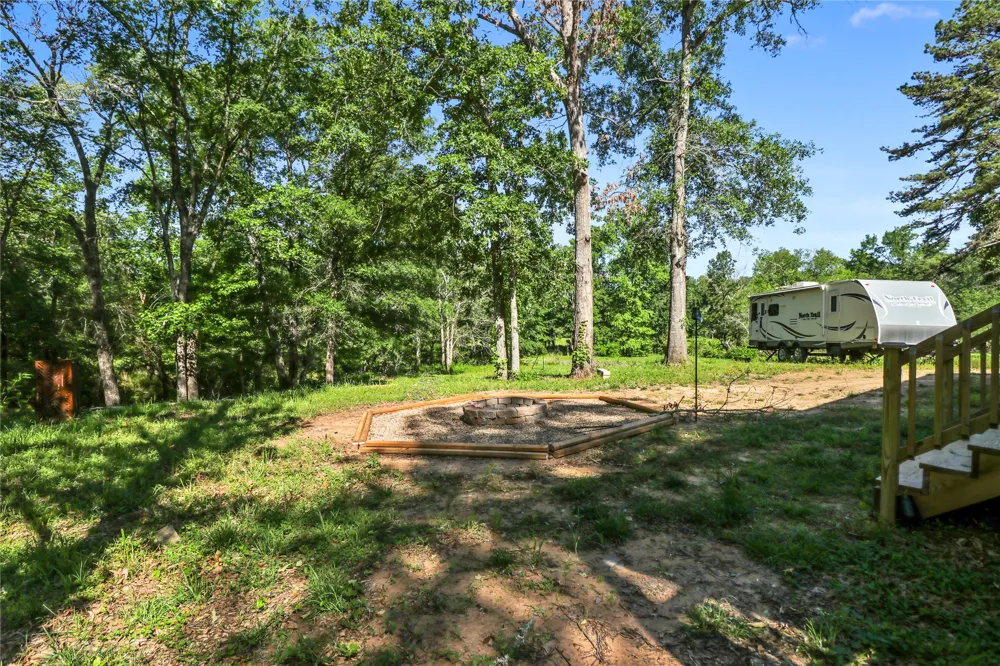 351 Private Road 6294 Palestine, TX 75801