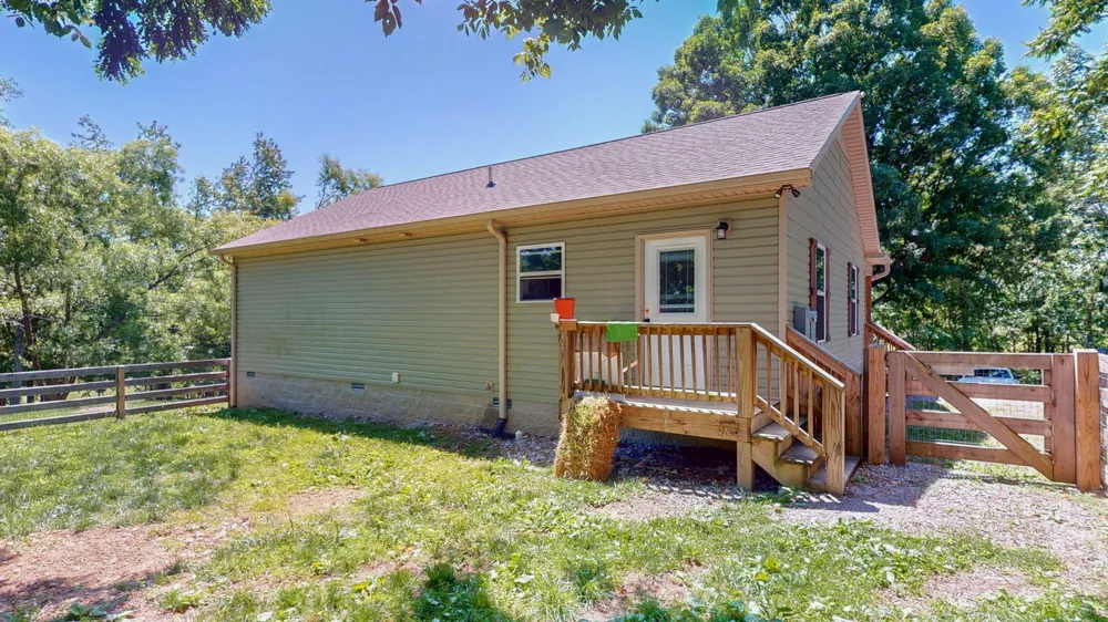 695 Hog Back Ridge Rd Bethpage, TN 37022