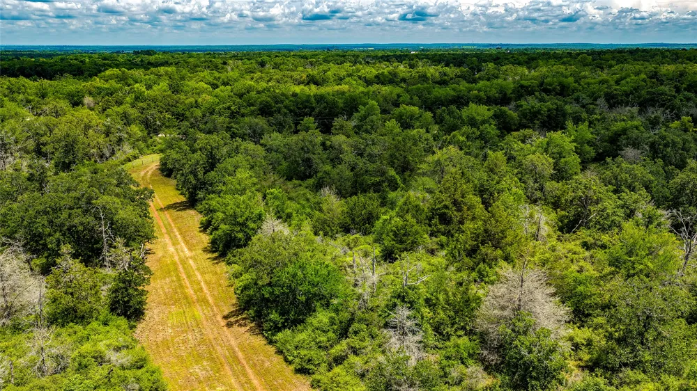 1470 22 Hills Road Gause, TX 77857