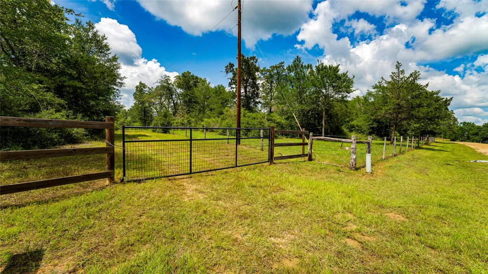 1470 22 Hills Road Gause, TX 77857