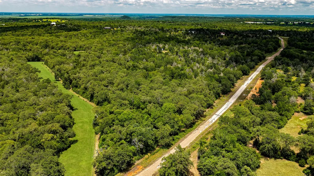 1470 22 Hills Road Gause, TX 77857